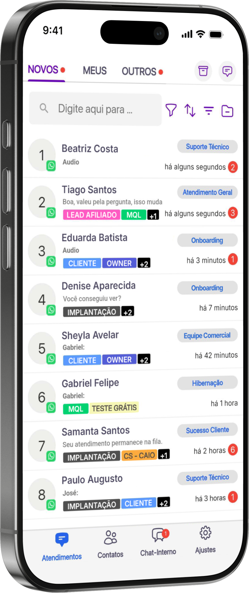 App do Bless Funnels no iPhone com a fila de atendimentos